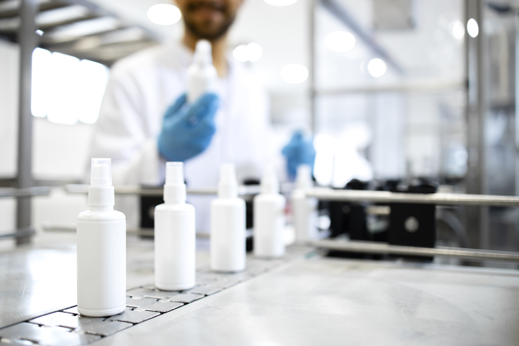 Cosmetic Products Manufacturers vs. CDMO Companies: Which Is Right for You?