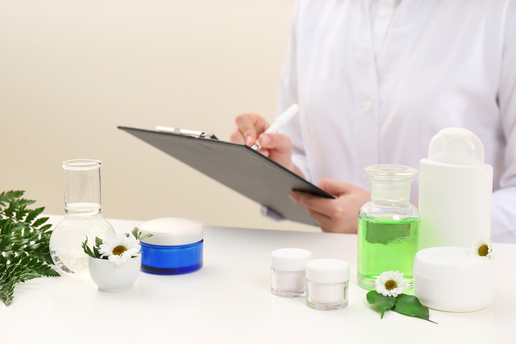How Cosmetic Manufacturing Companies Support Custom Product R&D