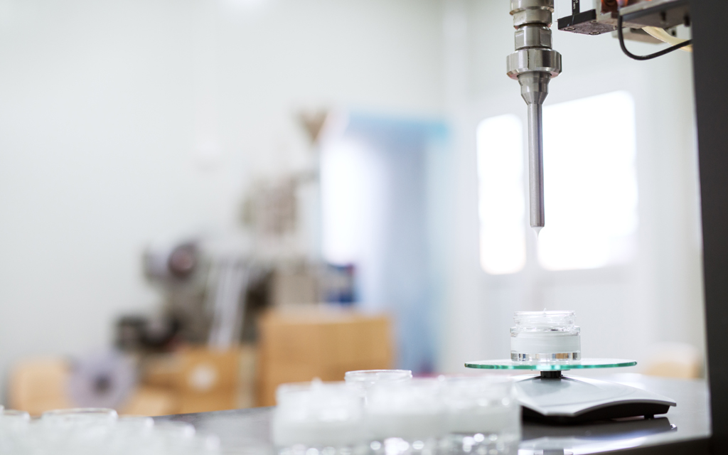 How to Scale Your Beauty Brand with the Right Cosmetic Products Manufacturer